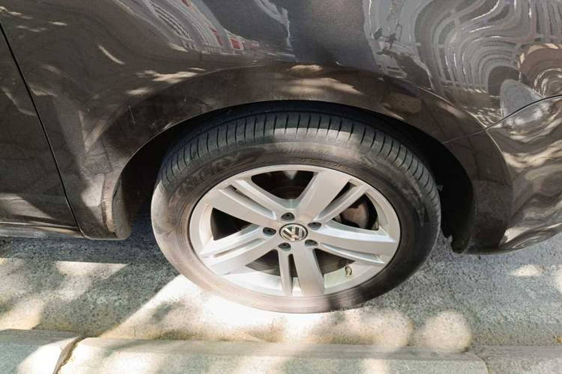 Used Volkswagen Sharan 2016 380TSI Comfort Edition 7-Seater Right Front Wheel Hub