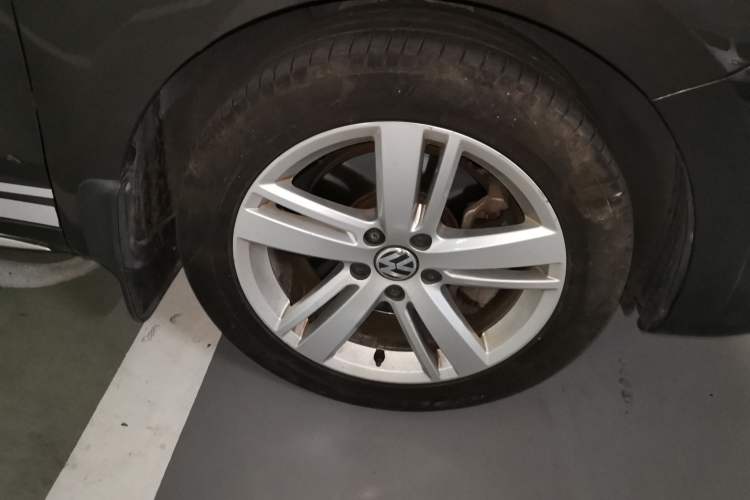 Used Volkswagen Sharan 2016 380TSI Comfort Edition 7-Seater Right Front Wheel Hub