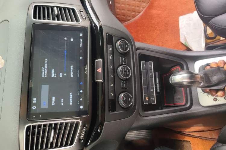 Used Volkswagen Sharan 2016 380TSI Luxury 7-Seater Audio And AC Panel