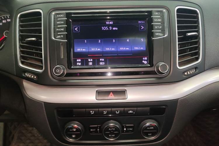 Used Volkswagen Sharan 2016 380TSI Comfort Edition 7-Seater Audio And AC Panel