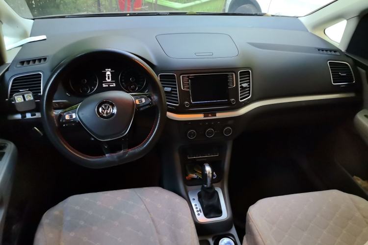 Used Volkswagen Sharan 2016 280TSI Enjoyment Model 7-Seater Center Console