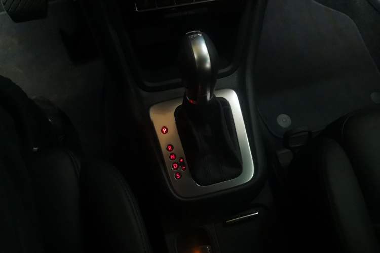 Used Volkswagen Sharan 2016 380TSI Luxury 7-Seater Gear Lever