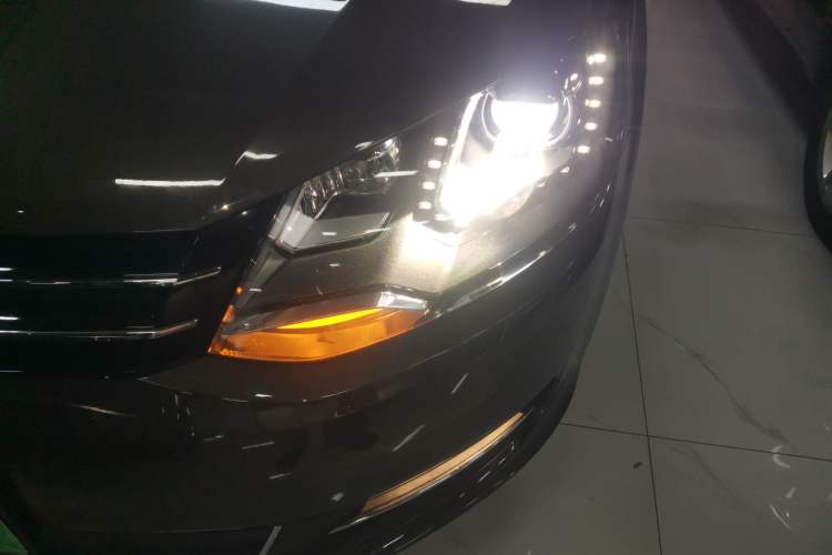 Used Volkswagen Sharan 2016 380TSI Luxury 7-Seater Left Front Headlight