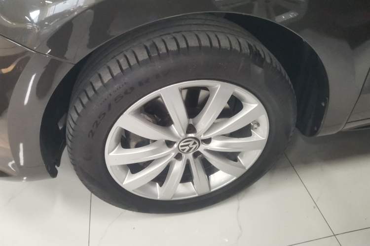 Used Volkswagen Sharan 2016 380TSI Luxury 7-Seater Left Front Wheel Hub