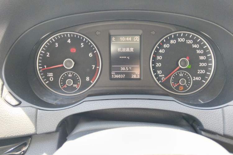 Used Volkswagen Sharan 2016 380TSI Luxury 7-Seater Odometer Close Up