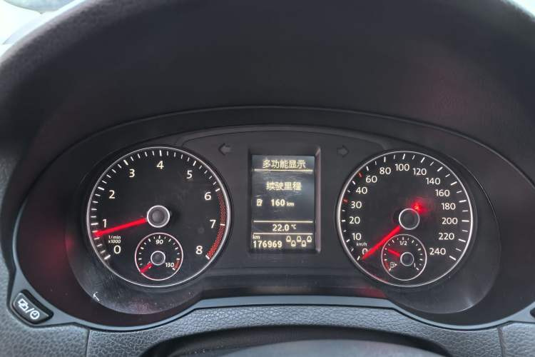 Used Volkswagen Sharan 2016 380TSI Comfort Edition 7-Seater Odometer Close Up