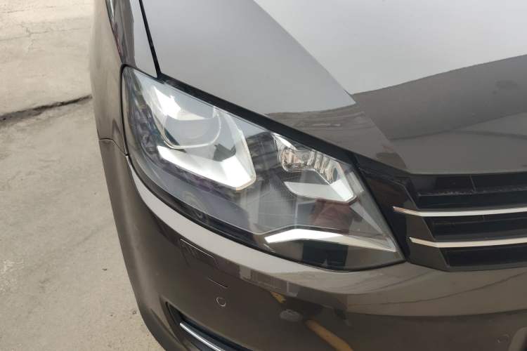 Used Volkswagen Sharan 2016 380TSI Luxury 7-Seater Right Front Headlight