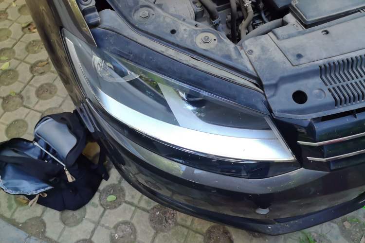Used Volkswagen Sharan 2016 280TSI Enjoyment Model 7-Seater Right Front Headlight