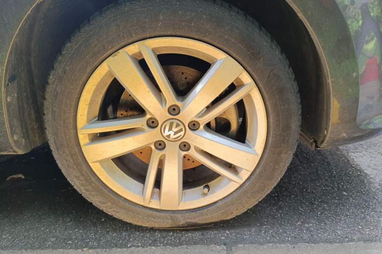 Used Volkswagen Sharan 2016 380TSI Comfort Edition 7-Seater Right Front Wheel Hub