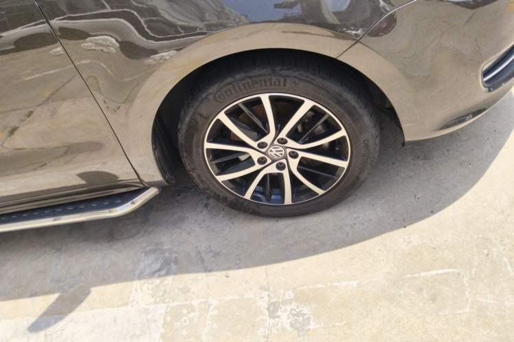 Used Volkswagen Sharan 2016 380TSI Luxury 7-Seater Right Front Wheel Hub