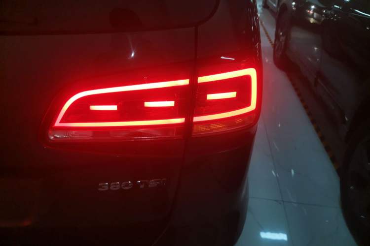 Used Volkswagen Sharan 2016 380TSI Luxury 7-Seater Right Rear Taillight