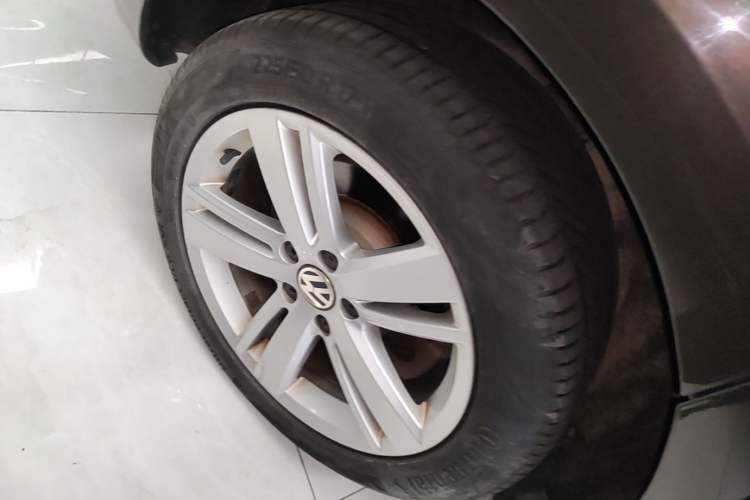 Used Volkswagen Sharan 2016 380TSI Comfort Edition 7-Seater Right Rear Wheel Hub