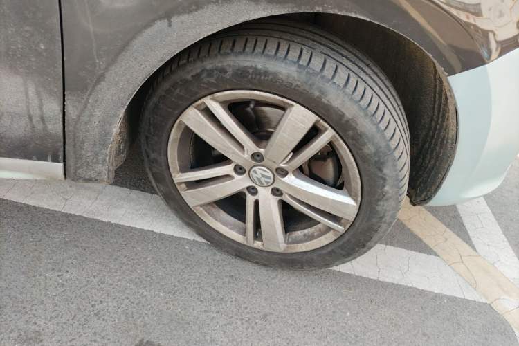 Used Volkswagen Sharan 2016 380TSI Comfort Edition 7-Seater Right Front Wheel Hub