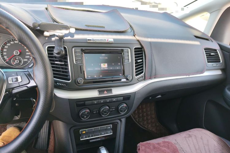 Used Volkswagen Sharan 2016 380TSI Comfort Edition 7-Seater Audio And AC Panel