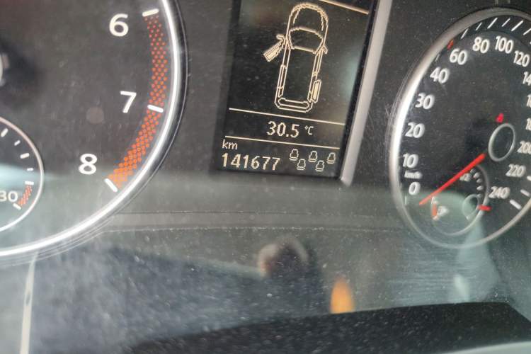 Used Volkswagen Sharan 2016 380TSI Warm-Hearted Red Limited Edition Odometer Close Up