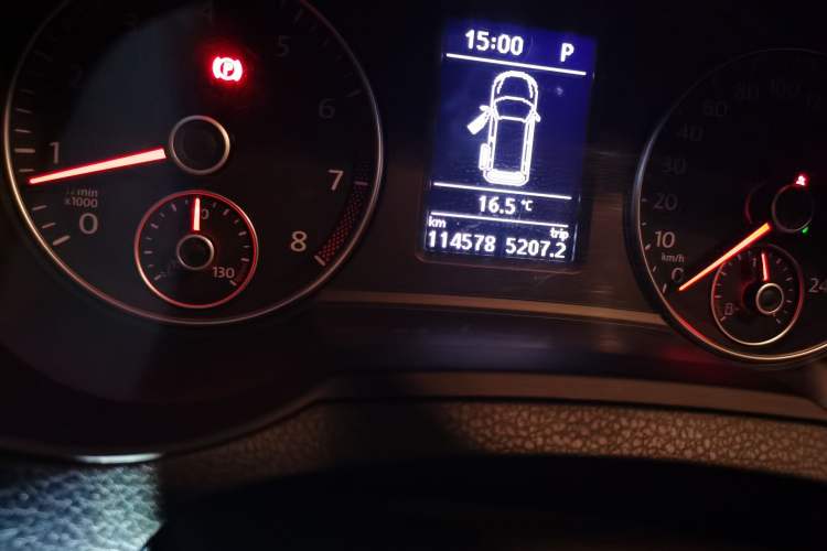 Used Volkswagen Sharan 2016 380TSI Comfort Edition 7-Seater Odometer Close Up
