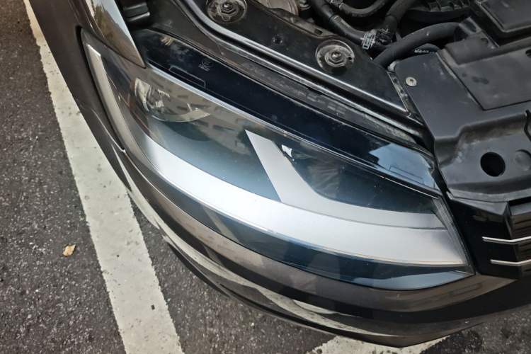 Used Volkswagen Sharan 2016 380TSI Comfort Edition 7-Seater Right Front Headlight