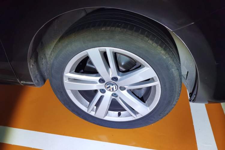 Used Volkswagen Sharan 2016 380TSI Comfort Edition 7-Seater Right Front Wheel Hub