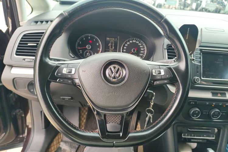 Used Volkswagen Sharan 2016 380TSI Warm-Hearted Red Limited Edition Steering Wheel
