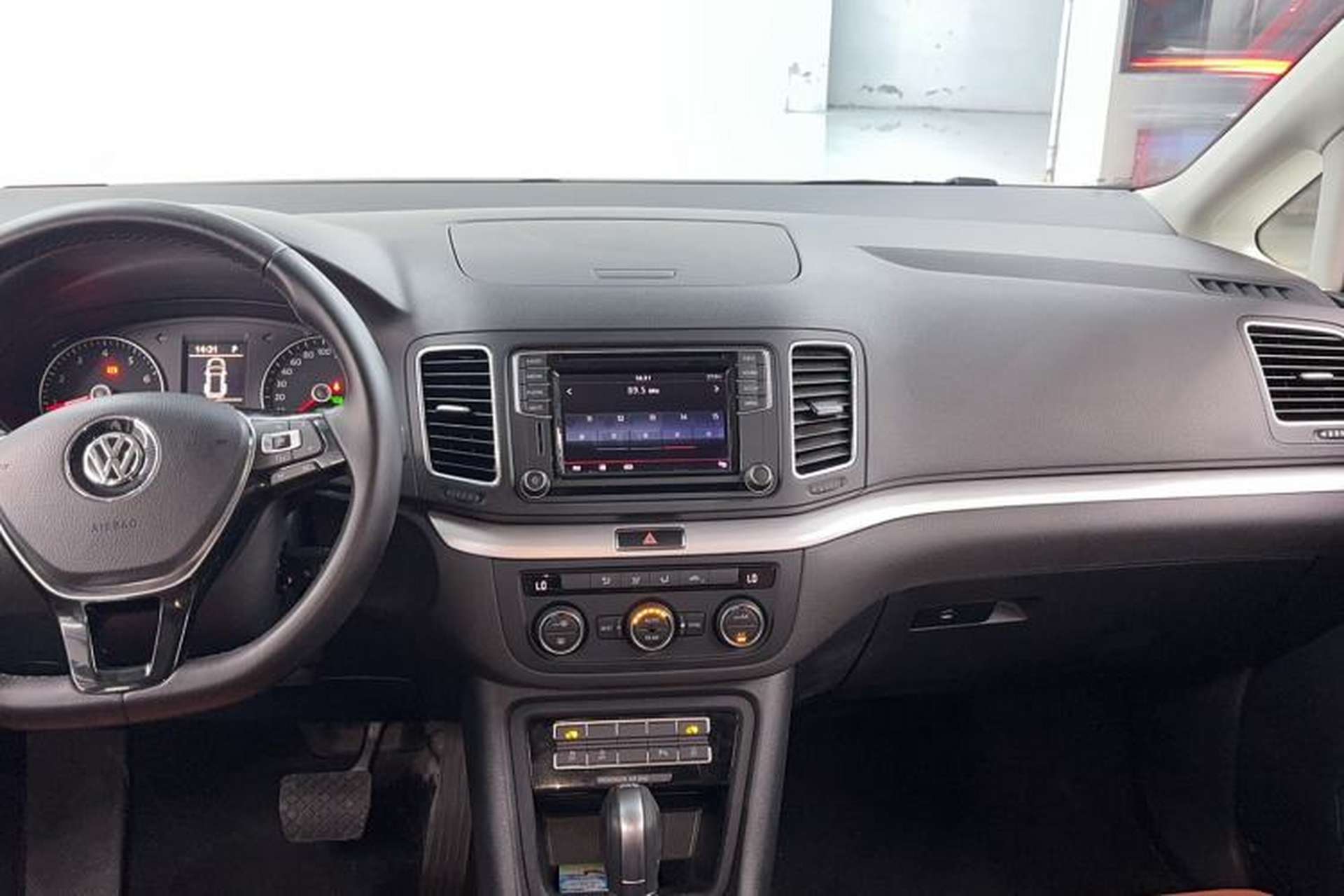 Used Volkswagen Sharan 2016 380TSI Comfort Edition 7-Seater Center Console