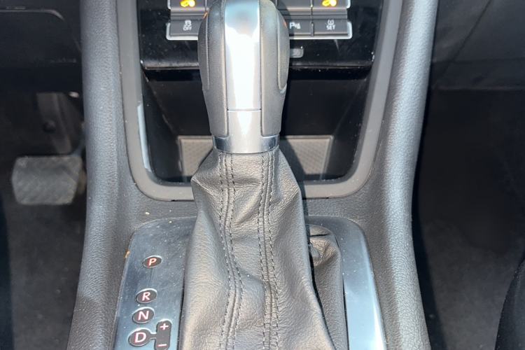 Used Volkswagen Sharan 2016 380TSI Comfort Edition 7-Seater Gear Lever