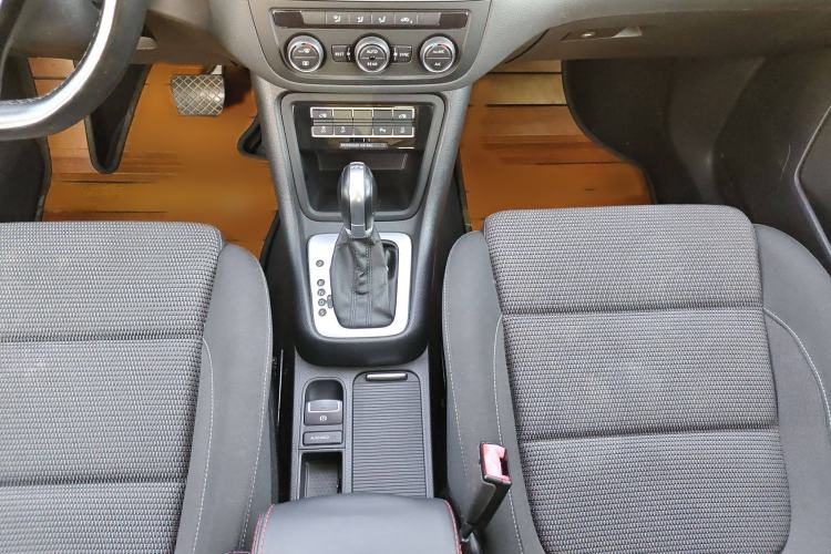 Used Volkswagen Sharan 2016 380TSI Warm-Hearted Red Limited Edition Gear Lever