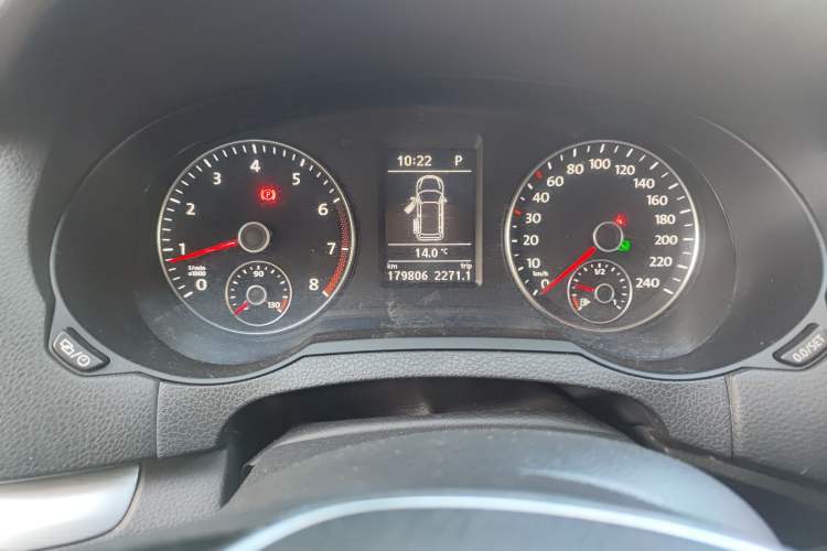 Used Volkswagen Sharan 2016 280TSI Enjoyment Model 7-Seater Odometer Close Up