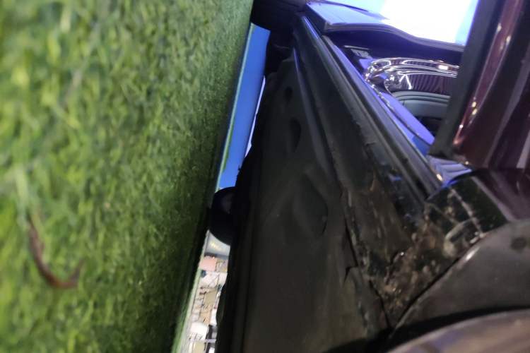 Used Volkswagen Sharan 2016 380TSI Comfort Edition 7-Seater Right Side Sill