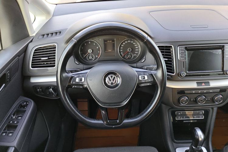 Used Volkswagen Sharan 2016 380TSI Warm-Hearted Red Limited Edition Steering Wheel