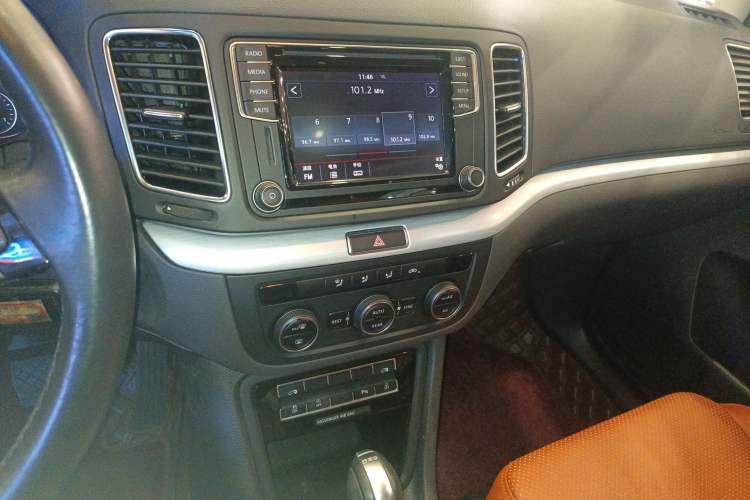Used Volkswagen Sharan 2016 380TSI Comfort Edition 7-Seater Audio And AC Panel