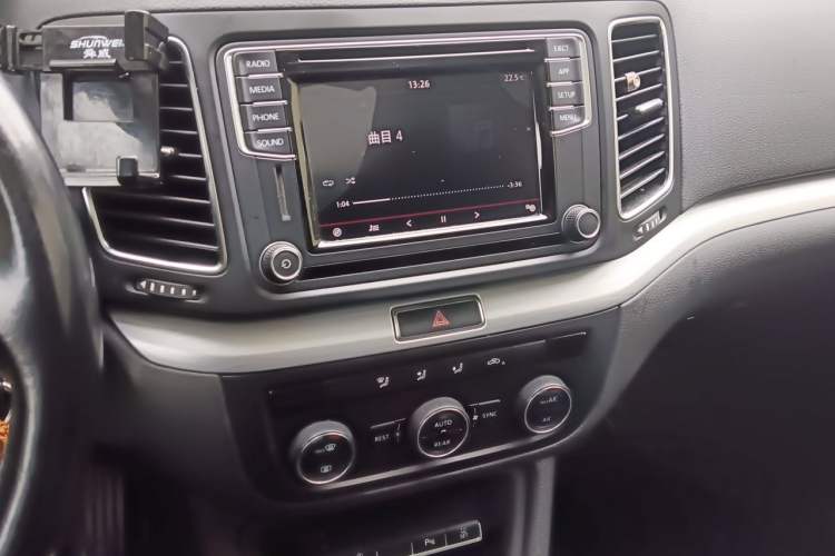 Used Volkswagen Sharan 2016 280TSI Enjoyment Model 7-Seater Audio And AC Panel
