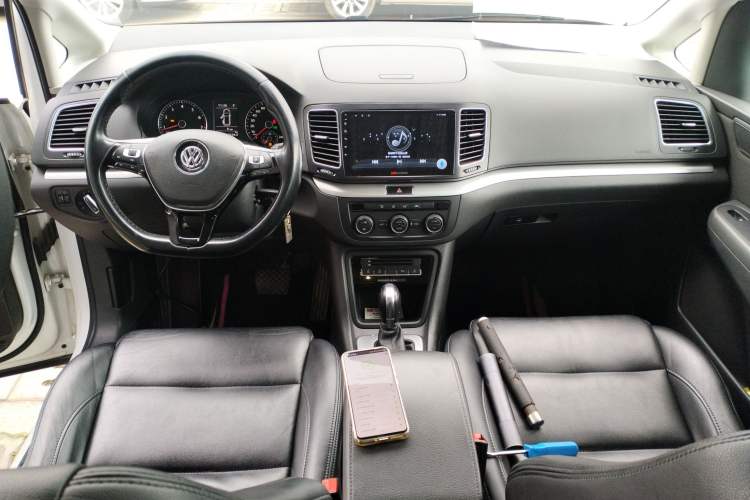 Used Volkswagen Sharan 2016 280TSI Enjoyment Model 7-Seater Center Console