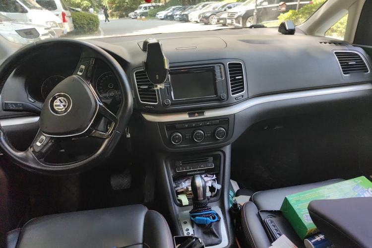 Used Volkswagen Sharan 2016 280TSI Enjoyment Model 7-Seater Center Console