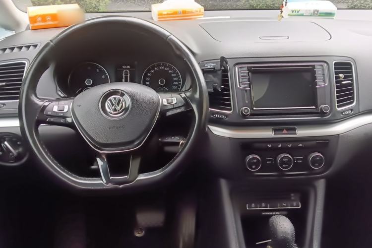 Used Volkswagen Sharan 2016 280TSI Enjoyment Model 7-Seater Center Console