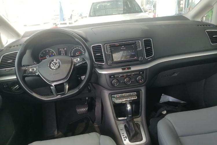 Used Volkswagen Sharan 2016 380TSI Comfort Edition 7-Seater Center Console