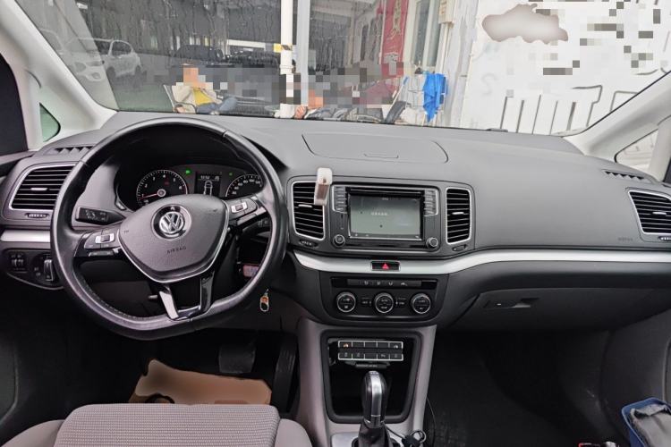 Used Volkswagen Sharan 2016 380TSI Comfort Edition 7-Seater Center Console