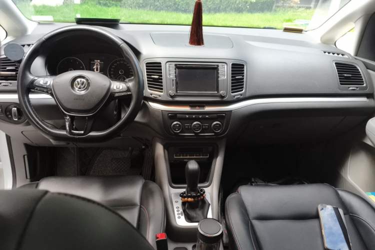 Used Volkswagen Sharan 2016 280TSI Enjoyment Model 7-Seater Center Console