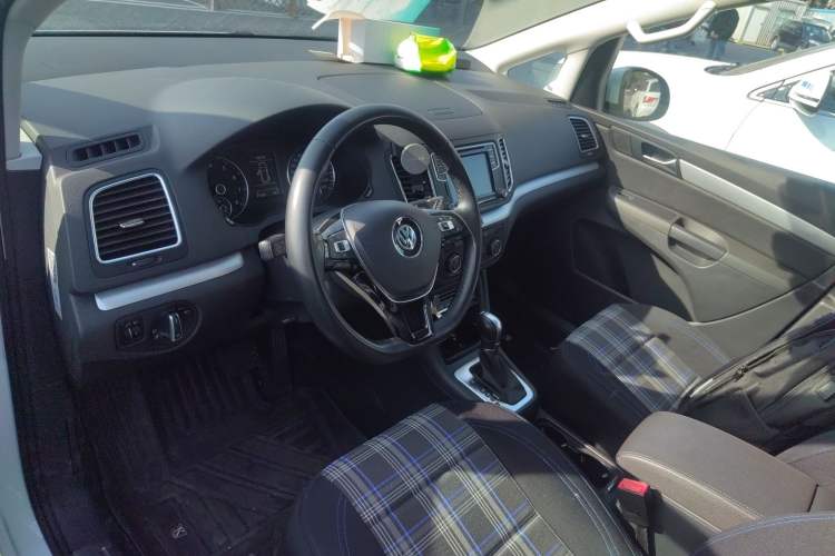 Used Volkswagen Sharan 2016 280TSI Enjoyment Model 7-Seater Center Console