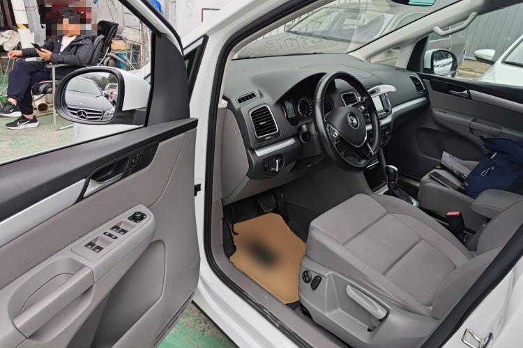 Used Volkswagen Sharan 2016 380TSI Comfort Edition 7-Seater Driver Seat