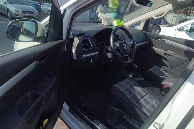 Used Volkswagen Sharan 2016 280TSI Enjoyment Model 7-Seater Driver Seat
