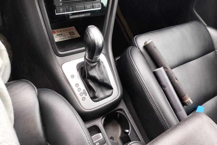 Used Volkswagen Sharan 2016 280TSI Enjoyment Model 7-Seater Gear Lever