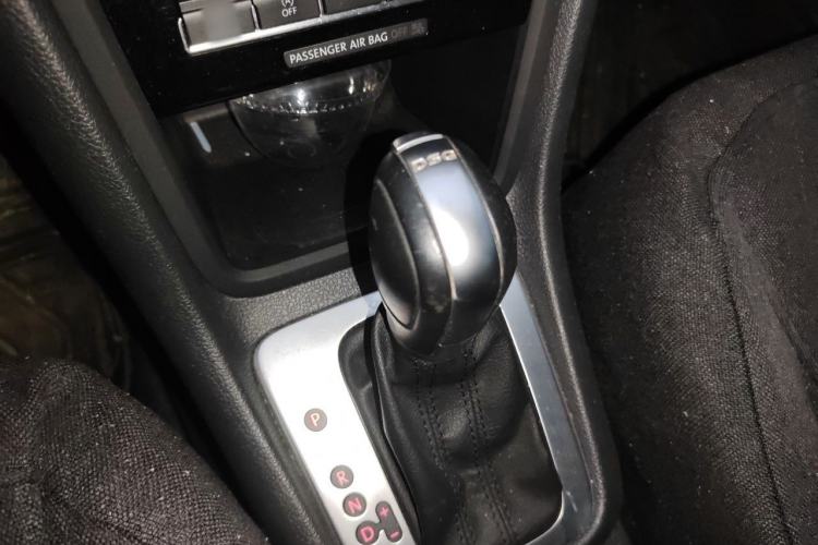 Used Volkswagen Sharan 2016 280TSI Enjoyment Model 7-Seater Gear Lever
