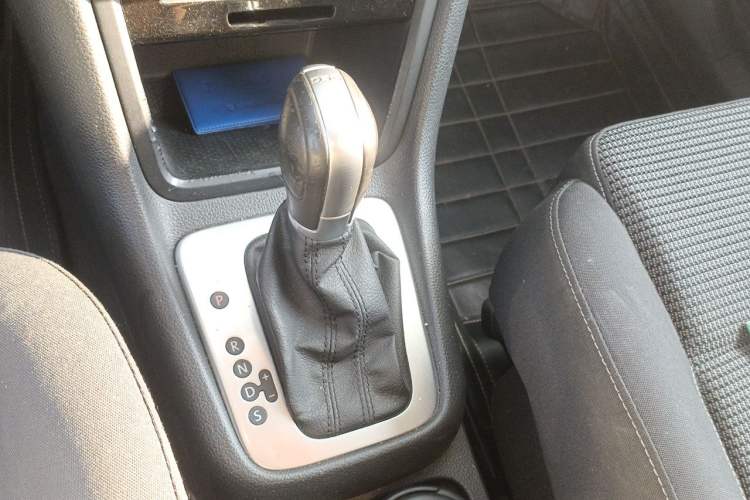 Used Volkswagen Sharan 2016 280TSI Enjoyment Model 7-Seater Gear Lever