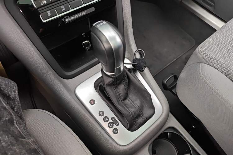 Used Volkswagen Sharan 2016 380TSI Comfort Edition 7-Seater Gear Lever