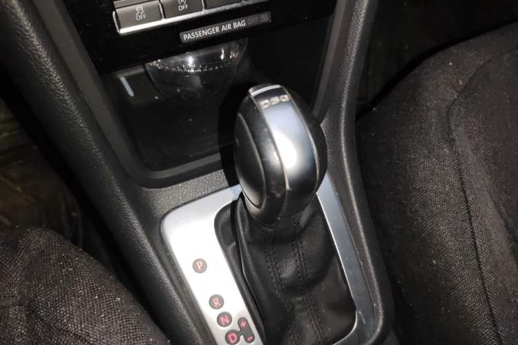 Used Volkswagen Sharan 2016 280TSI Enjoyment Model 7-Seater Gear Lever