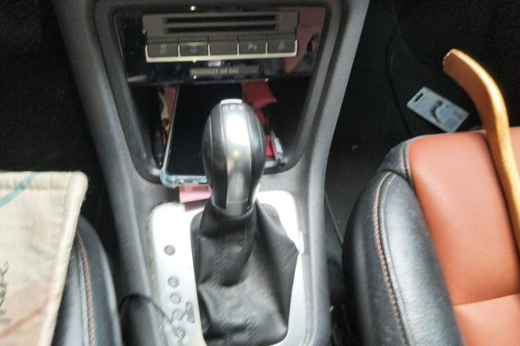 Used Volkswagen Sharan 2016 280TSI Enjoyment Model 7-Seater Gear Lever