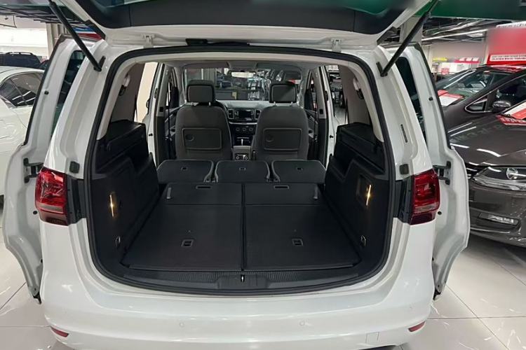 Used Volkswagen Sharan 2016 380TSI Comfort Edition 7-Seater Interior 4