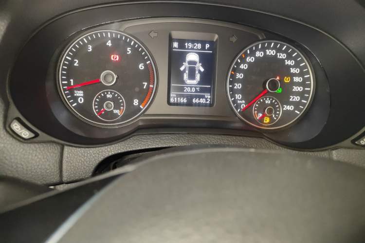 Used Volkswagen Sharan 2016 380TSI Comfort Edition 7-Seater Odometer Close Up