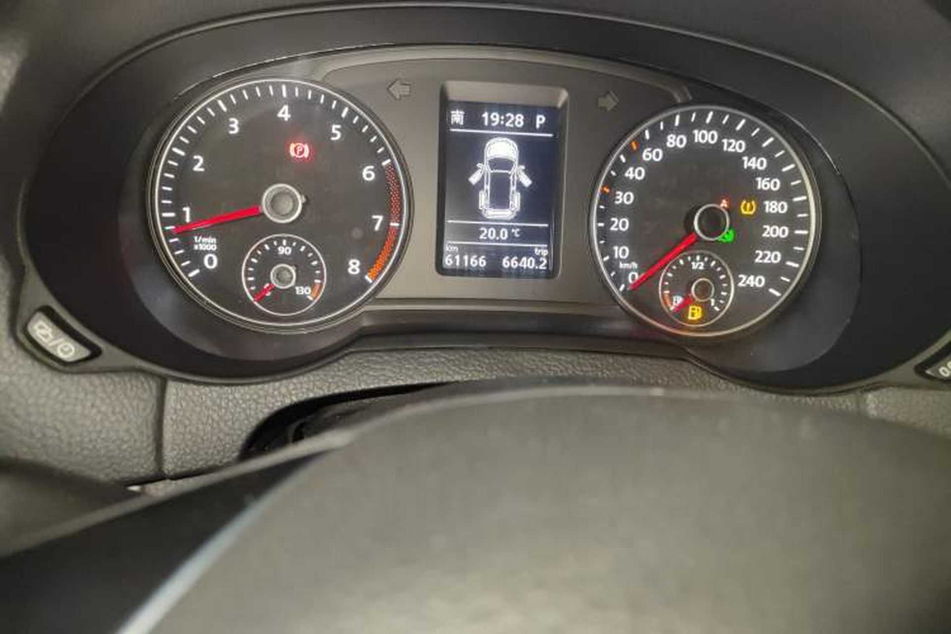 Used Volkswagen Sharan 2016 380TSI Comfort Edition 7-Seater Odometer Close Up