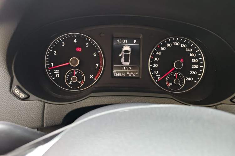 Used Volkswagen Sharan 2016 380TSI Comfort Edition 7-Seater Odometer Close Up